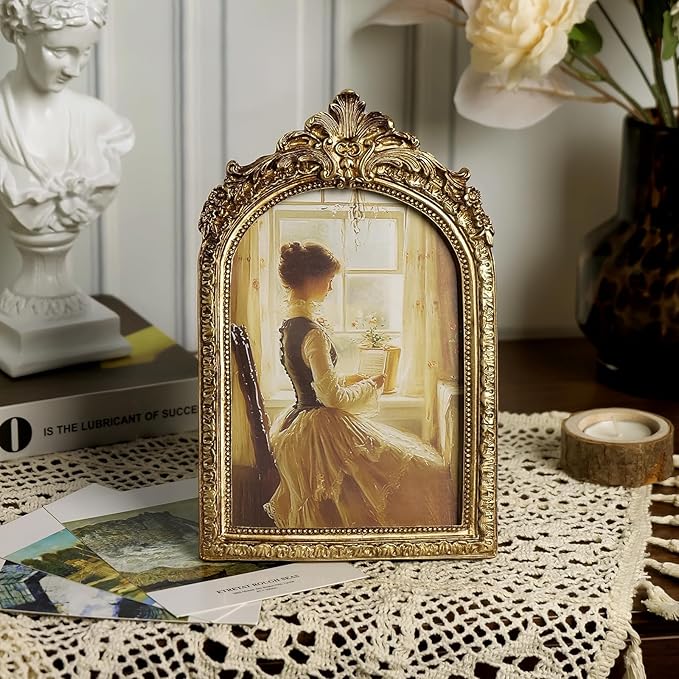 Cuspin 5x7 Gold Picture Frame, Vintage Gold Ornate Resin Photo Frame with Glass Front for Tabletop and Wall Mounting, Antique Picture Frames Photo Gallery for Home Office Decor